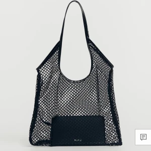 Mango väska sökes! - Söker denna mesh väska från Mango, modellen heter Robin