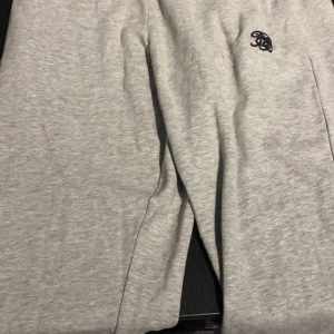 Grå Mjukiasr! - Grå mjukis byxor! 