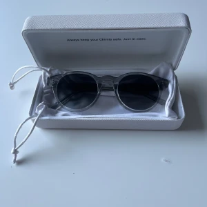 Chimi 03 grey  - Ett par snygga chimi solglasögon, i ett mycket bra skick!