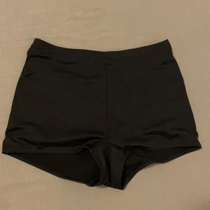 Svarta träningsshorts  - Svarta träningsshorts från HM