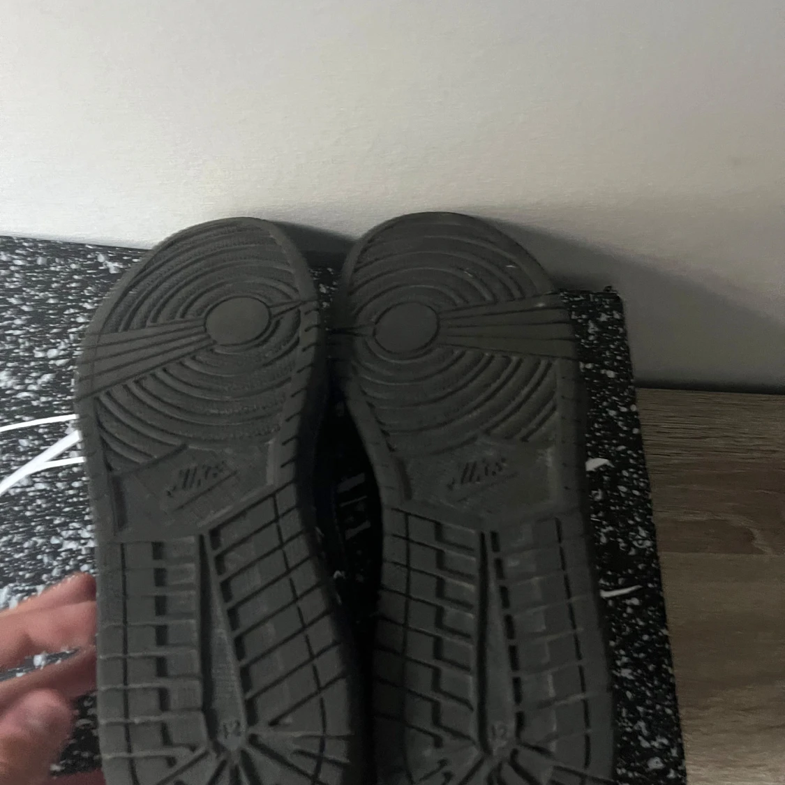 Säljer air Jordan 1 low Travis scoot black phantom - 93