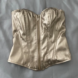 Corset topp - Nästan oanvänd corset topp💕