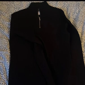 Tröja  - Jättefin och användbar tröja som är köpt från asos ,passar dig 36-38