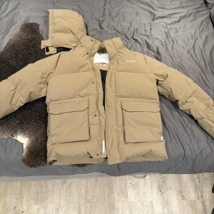 Les Deux Montreal puffer Jacket - Väldigt bra skick, obetydligt använd.  Storlek L