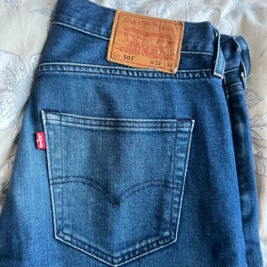 Levis jeans 501 - Storlek 32/34. Levis jeans 501 i bra skick. Köper man fler jeans blir de billigare.