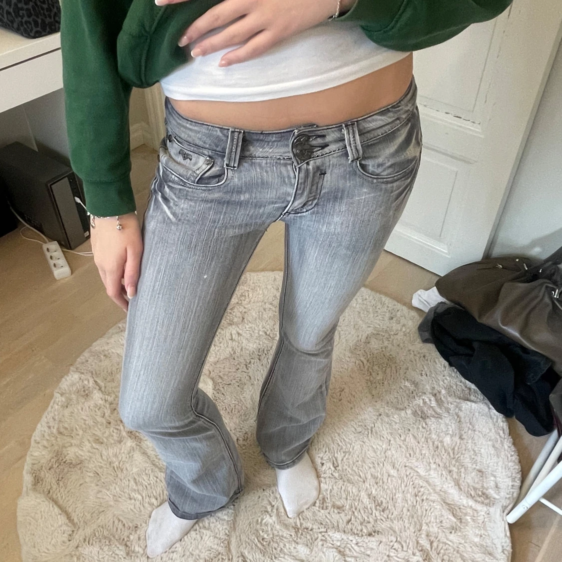 gråa bootcut jeans  - 90