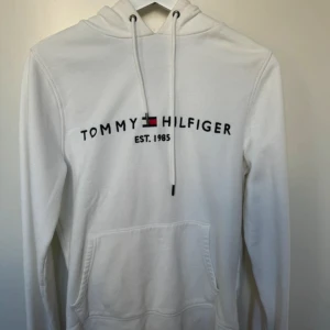 Tommy Hilfiger hoodie  - Säljer den här super fina Hoodie!