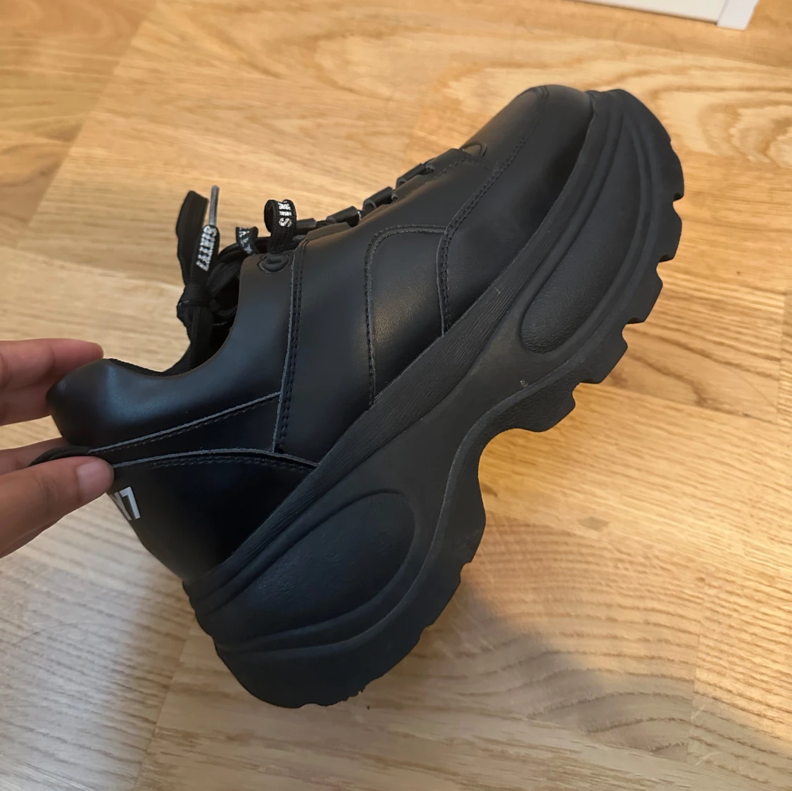 Svarta sneakers  - 90