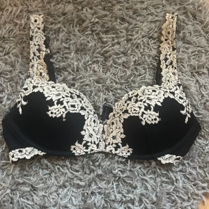Säljer min helt nya intimissmi bh  - Säljer min helt nya intimissmi bh jag fick i present för att den var för liten!❤️storlek 75c!