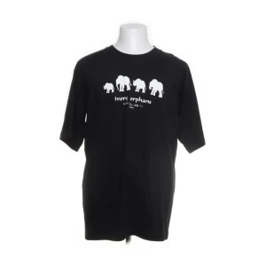 Oneway T-Shirt - Väldigt schysst OneWay T-Shirt i nästan nyskick. Skriv om ni har några funderingar. Tack 