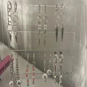 Handgjorda smycken  - Säljer dessa handgjorda örhängena, gör nya vid varje köp 🫶🏼rostfria  Från 39kr -119kr