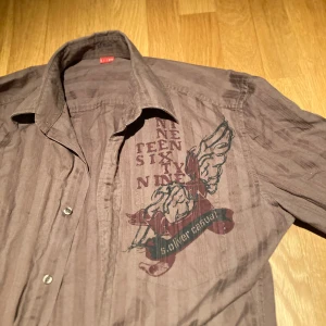 Alt skjorta - Alternativ skjorta med coolt tryck. Skriv vid frågor mm