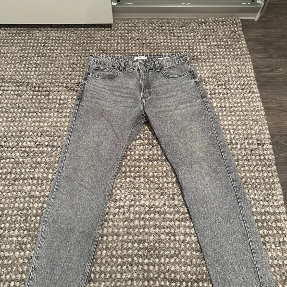 Grå jeans från MNG