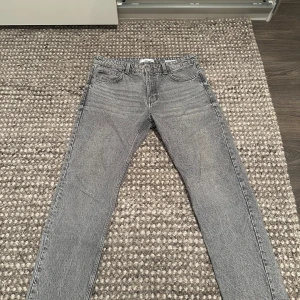 Grå jeans från MNG - Nypris kring 500kr 