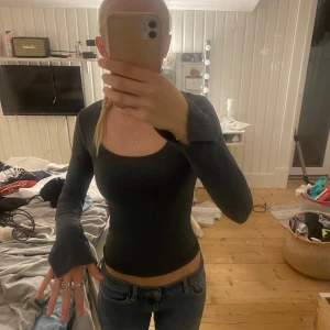 Tight mörkgrön tröja - En väldigt mysig tröja till de sena höstkvällarna