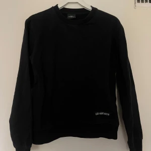 Les Artists sweatshirt pharrell 73 tröja sweater bomullströja unisex crewneck - Slutsåld LES (ART)ists tröja  Unisex storlek S