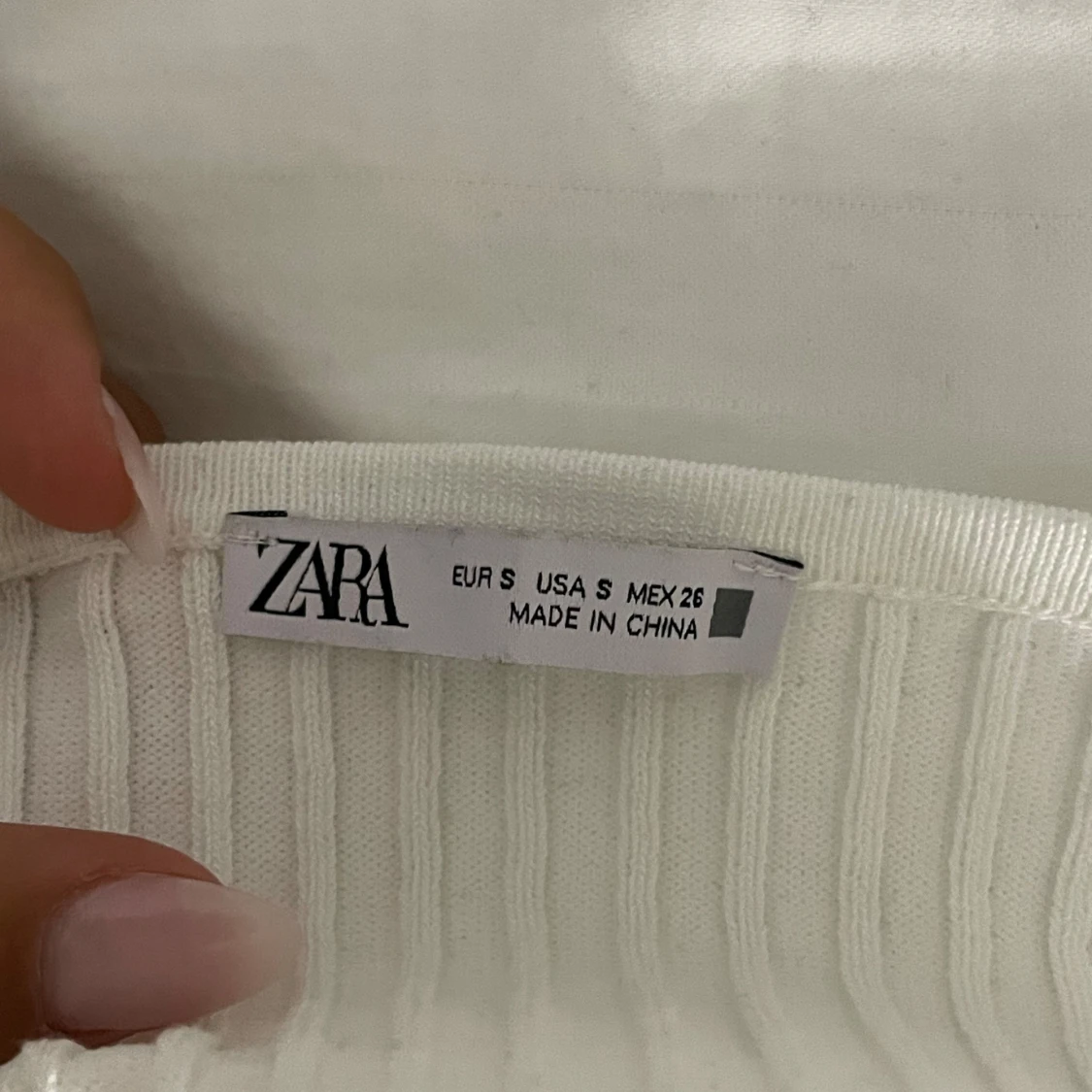 Vit ribbad linnetopp från Zara - 90