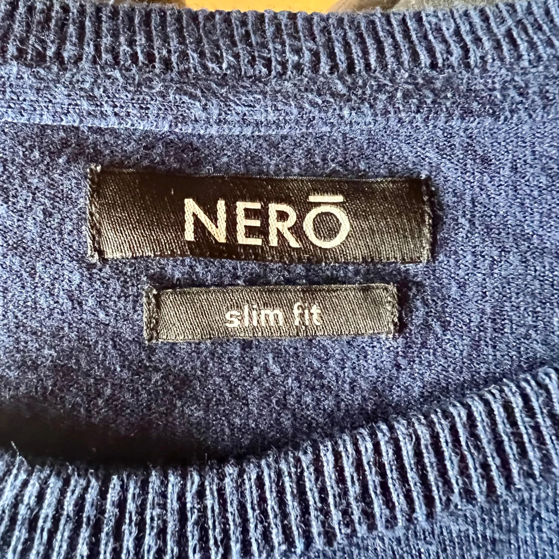 NERÖ STICKAD TRÖJA BLÅ - 91