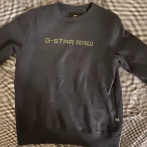 Jag säljer en g-star sweatshirt i skicket 9/10. Nypriset är 800kr