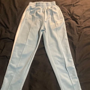 Palm angels byxor  - Köpte dom men använda dom sällan då dom inte riktigt är min stil