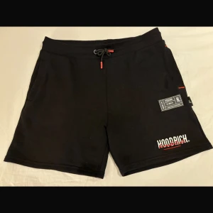Hoodrich shorts  - Bra skick  Säljer pga av storlek 