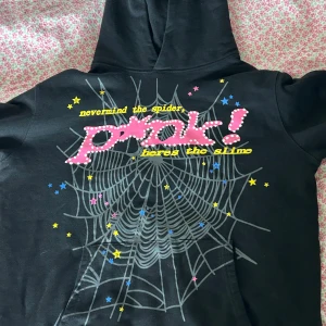Sp5der hoodie - Sp5der hoodie i strlk M, passar S oxå skulle jag säga. Rätt så oanvänd så den har inga defekter eller liknande. Feel free att Skriva om du vill ha fler bilder eller undrar något!