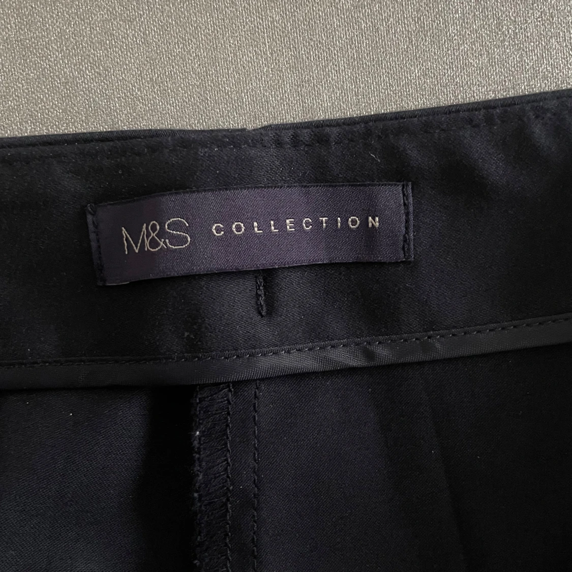 Mörkblå byxor från M&S Collection - 91