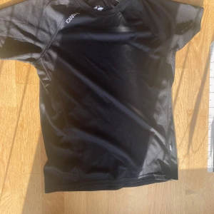 Träningströja svart  - Träningströja svart bra skicka! 🥰storlek s