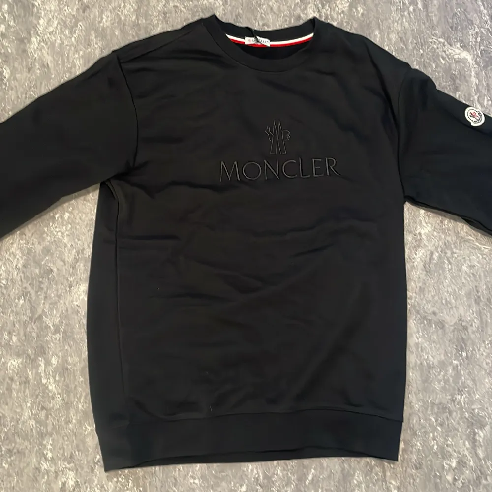 Moncler sweatshirt. 10/10 skick. Hoodies.