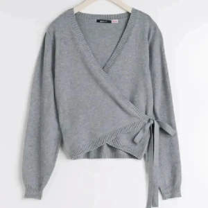 Omlott tröja - Omlott tröja från Ginatricot, knappt använd.