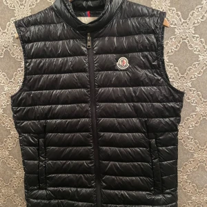 Moncler väst - Väldigt fint skick, strl xs-s