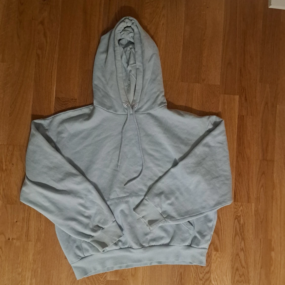 Blå hoodie från monki