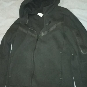 Nike Tech  - Jag säljer min Nike Tech då jag inte använder den storlek 147-158 cm 150 kr 