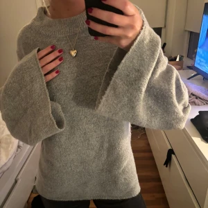 Stickad tröja - Jättefin stickad tröja med vida ärmar från  Gina tricot!