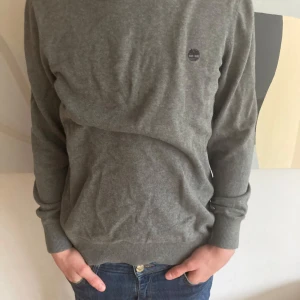 Crewneck tröja  - Nice tröja från timberland  Mycket fint skick inga defekter 