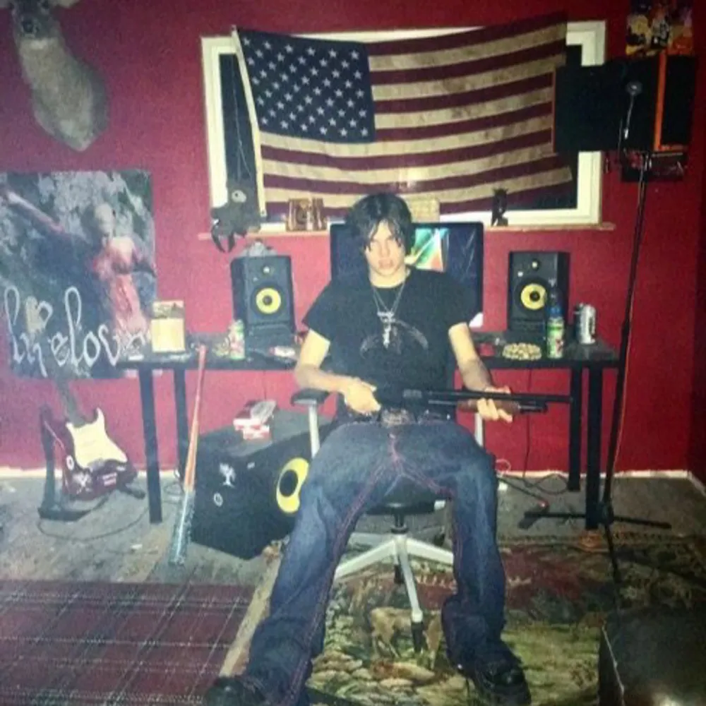 Rock café piké som cheif keef o semetary tillsammans med Bladee skulle ha köpt o rockad tills efterlivet!🥹😭😈. (Tröjan är svart blå färg). T-paidat.