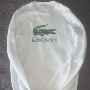 Lacoste tröja  - Lacoste tröja bra skick. Passar storlek xs. Originalt 800kr.