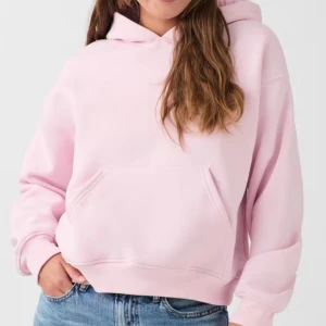 Rosa hoodie från Gina - Väldigt fin rosa hoodie från Gina, har aldrig haft på mig den, säljs pga att den inte kommer till användning. Nypris 300kr ( med rabattkod) säljs för 230kr Storlek S