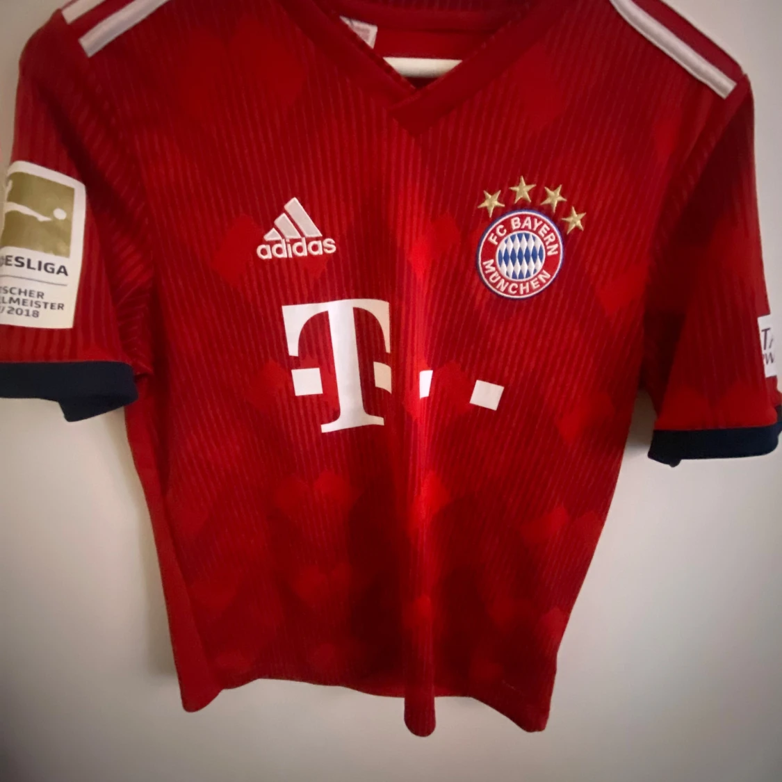 Röd Bayern München fotbollströja