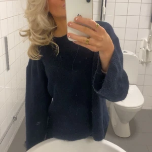 STICKAD TRÖJA - Superfin, jättefint skick och så skön och fin nu till hösten!!🍁