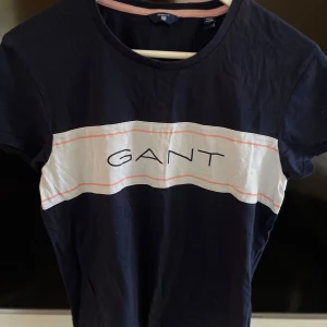 Gant tröjor stl176 - Fina Gant tröjor i stl 176. Sparsamt använda.200kr/styck