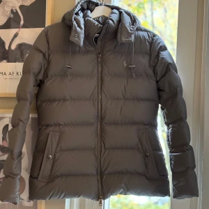 Dunjacka Ralph Lauren - Superfin dunjacka i mycket bra skick knappt använd. 