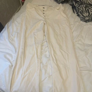 Jeans - Använda 3-4ggr, normal i storleken, lite stretch, 