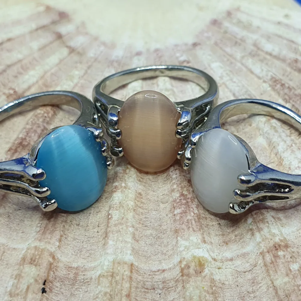 Ring med aprikos cateye st 17.5 ✨️✨️✨️Titta igenom alla mina upplagda och köp fler saker i bundle för att spara på frakten och få allt du köpt i ett och samma paket✨️✨️✨️. Accessoarer.