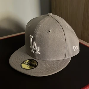 NEW ERA - 59FIFTY FITTED LOS ANGELES DODGERS Keps - Oanvänd keps säljs i nyskick 