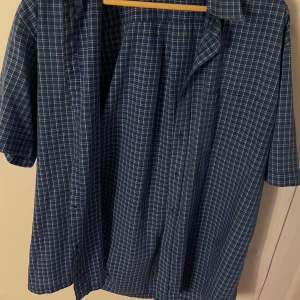 Kort ärmad Skjorta  - Har inga tecken på användning. 