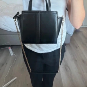 Zara väska  - Snygg väska, skriv för fler bilder! 