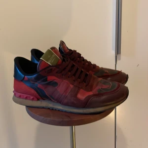 Valentino rockrunners - Skick 7/10, skriv vid frågor