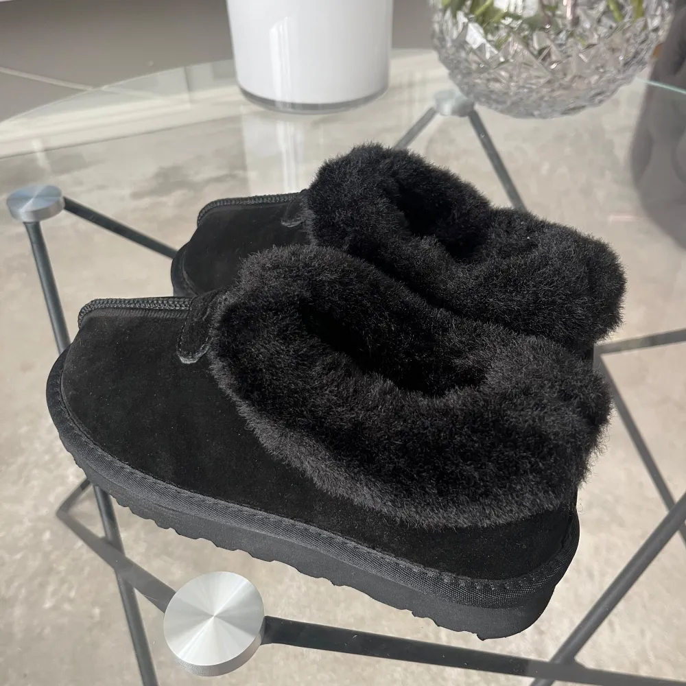 Superfina svarta Uggs i storlek 36 🌟box medföljer ☺️. Skor.