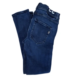 Dondup Jeans - Dondup Jeans. Modell: Roddy. Size: 33 (passar 175cm - 182cm) Skick: 9/10.